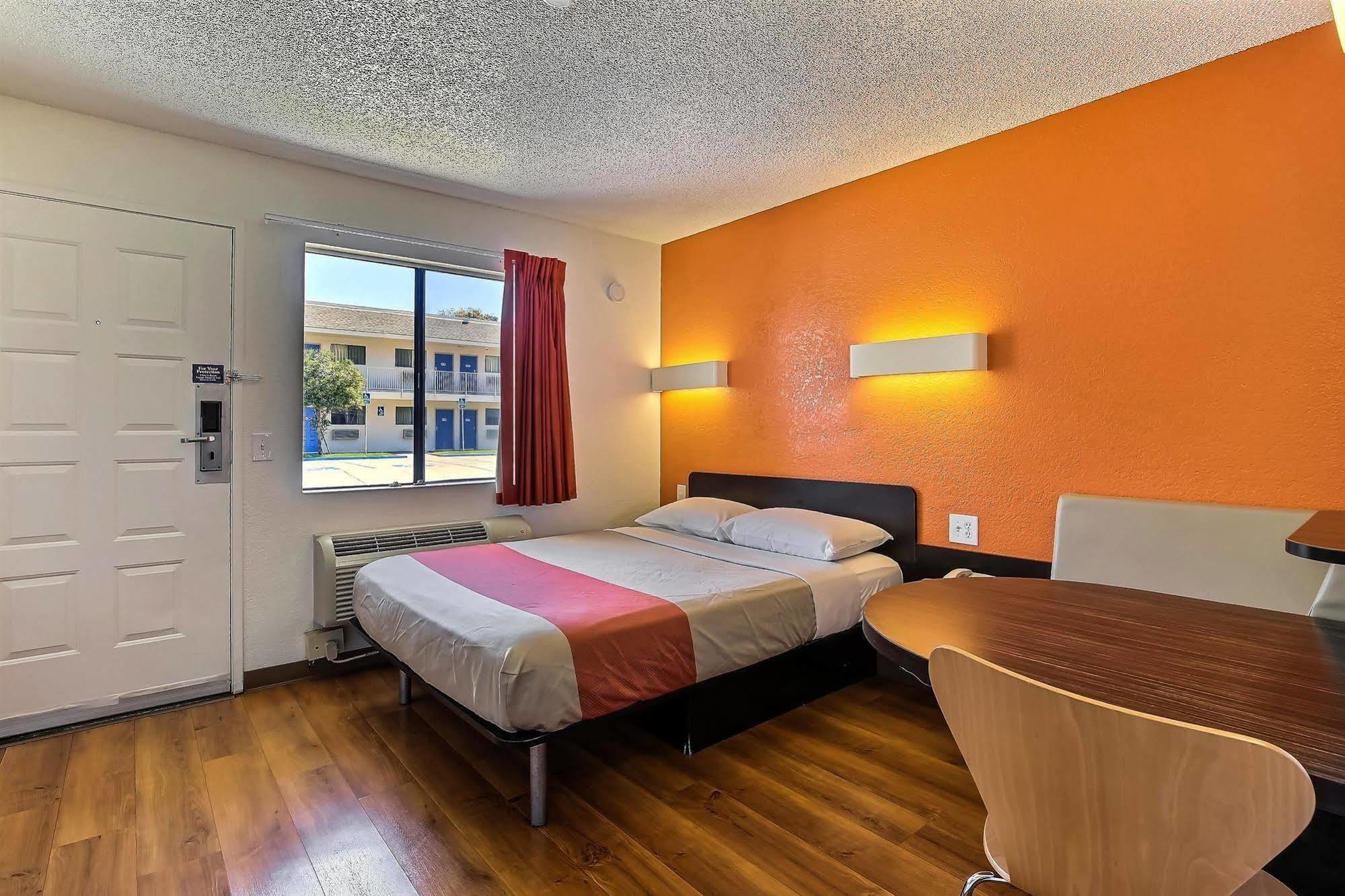 Motel 6-Oakland, Ca - Airport Экстерьер фото